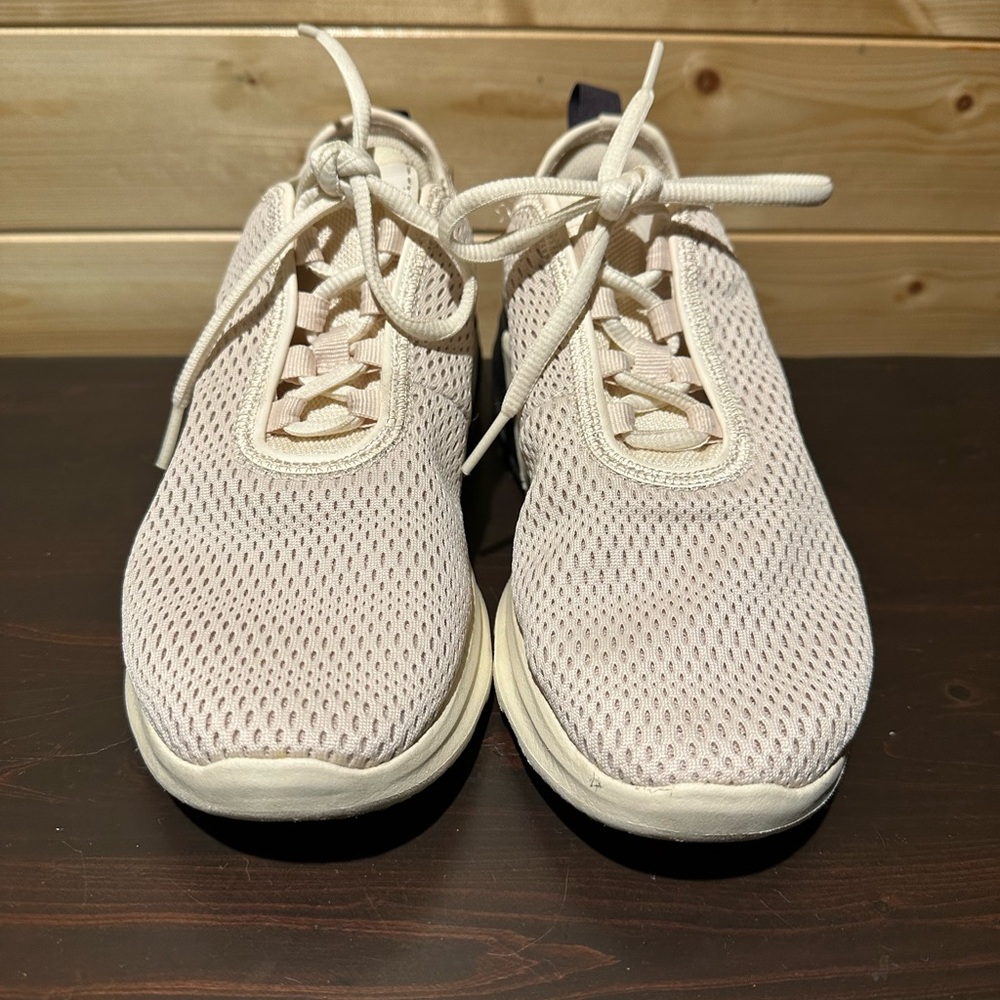 Nike sneakers size 6.5 in ivory and black
